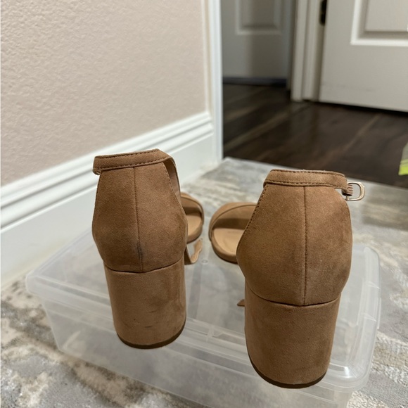 Tan block heel - Picture 3 of 3